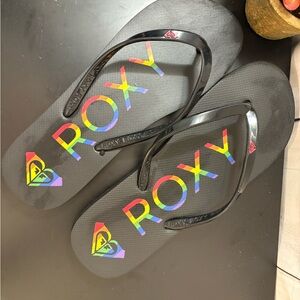 Roxy Black and Red Sandals with Classic Thong Style